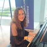Genç piyanist Aylin Topuz ülkemizin gururu olmaya devam ediyor